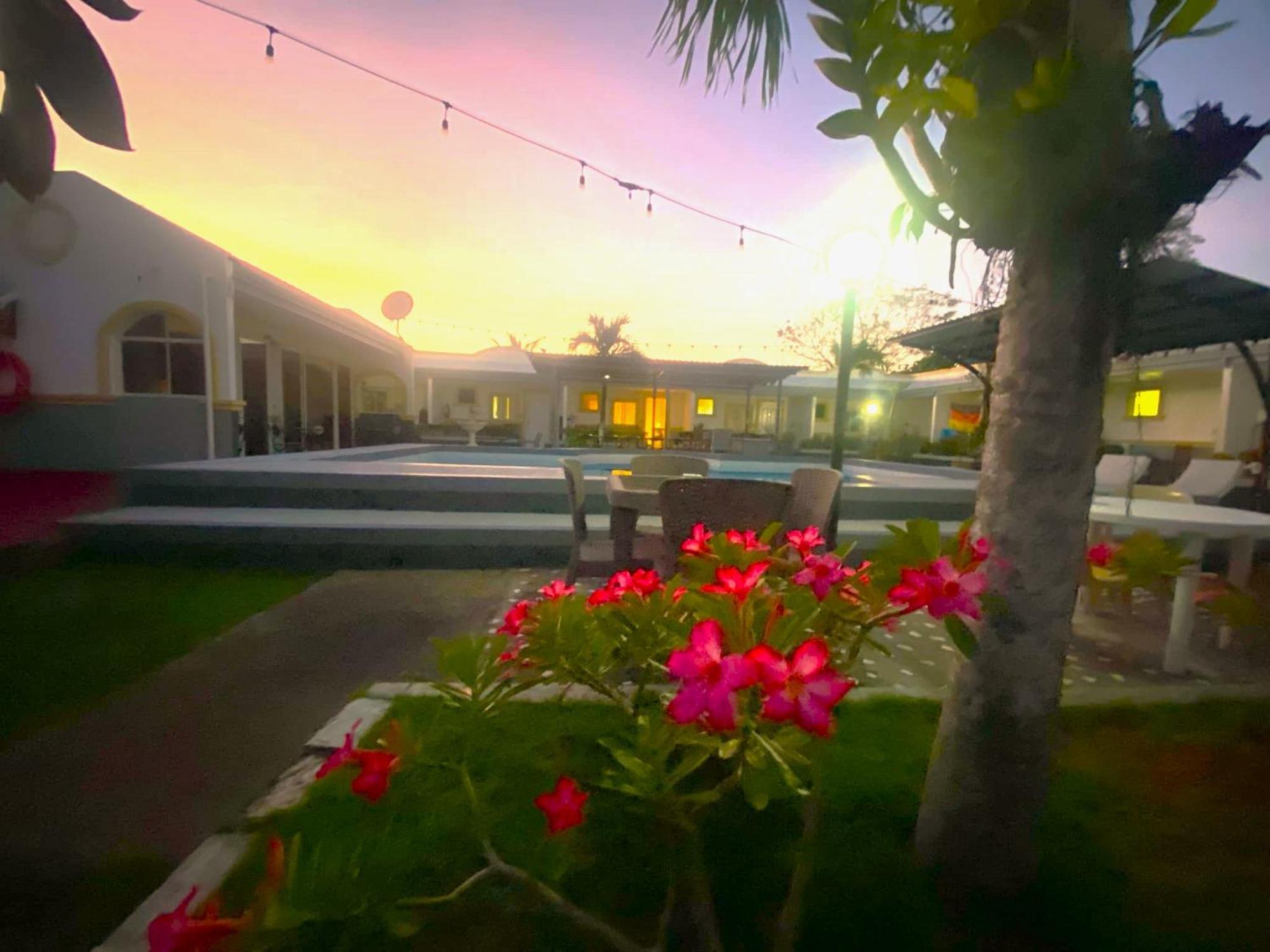 Villa Del Pueblo Inn Panglao Island Exterior photo